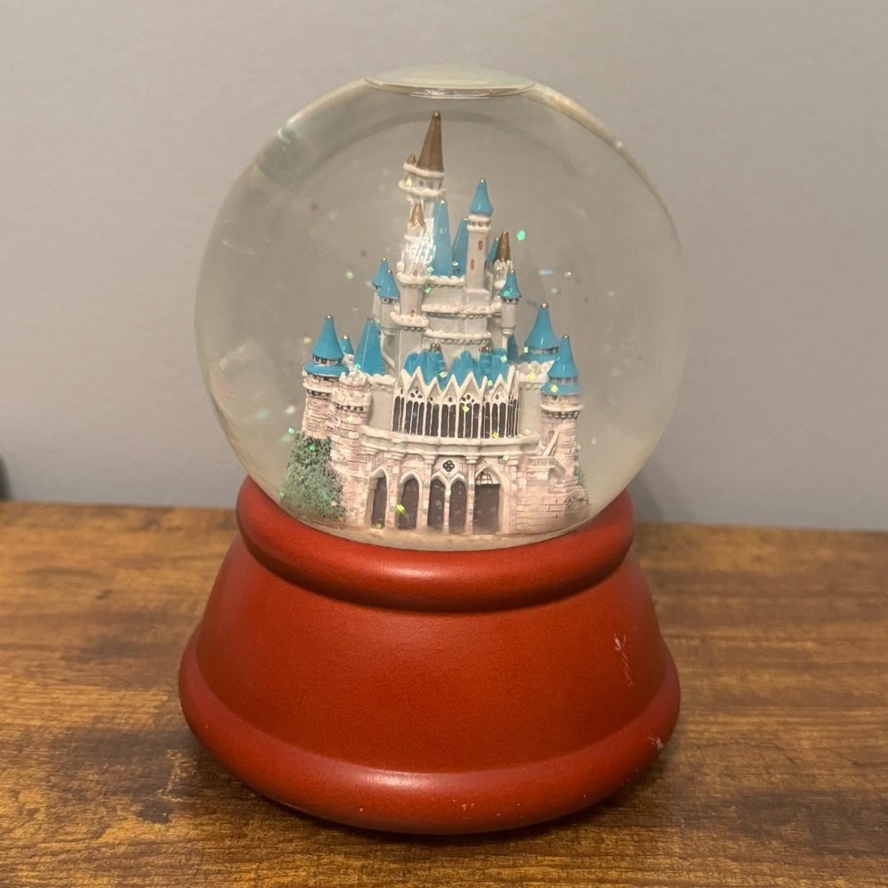 Walt Disney World Cinderella Castle Musical Snow‎ Globe A Dream Wish